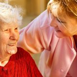 Les retraités dépendants peuvent bénéficier du CESU accueil familial
